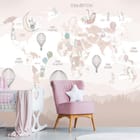Miniatura fototapety Mapa świata z balonami we wnętrzu pokoju dziecka