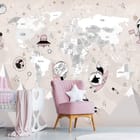 Miniatura fototapety Mapa świata ze zwierzętami w kosmosie we wnętrzu pokoju dziecka