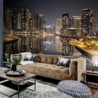 Miniatura fototapety Wieżowce nocą, odbicie w wodzie we wnętrzu salonu