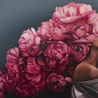 Miniatura fototapety Kobieta z Kwiatami na Głowie