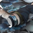 Miniatura fototapety Egzotyczne kwiaty na ciemnym tle fragment #1