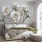 Miniatura fototapety Bukiet białych róż na tle we wnętrzu sypialni