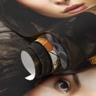 Miniatura fototapety Kobieta z Kwiatami we Włosach fragment #1