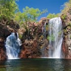 Miniatura fototapety Wodospad w skalistym otoczeniu