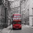 Miniatura fototapety Czerwony autobus w sercu Londynu