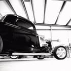 Miniatura fototapety Klasyczny samochód w garażu