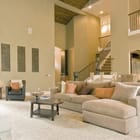 Miniatura fototapety Przestronny salon z sofą