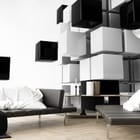 Miniatura fototapety Czarno-białe sześciany w przestrzeni we wnętrzu salonu