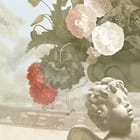 Miniatura fototapety Miejski mural z fontanną i rzeźbami - realne zdjęcie w rolce