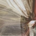 Miniatura fototapety Twarz kobiety na tle muralu - jakość wydruku i struktura materiału