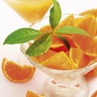 Miniatura fototapety Kieliszek z pomarańczami i liśćmi