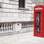 Miniatura fototapety Czerwona budka na ulicach Londynu
