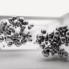 Miniatura fototapety Srebrne kule w minimalistycznym wnętrzu