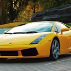 Miniatura fototapety Żółty sportowy samochód na parkingu