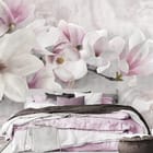 Miniatura fototapety Magnolie w Delikatnych Różach - aranżacja w sypialni