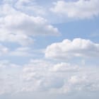 Miniatura fototapety Białe chmury na niebieskim niebie