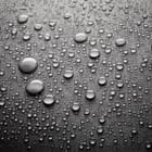 Miniatura fototapety Krople wody na ciemnej powierzchni