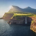 Miniatura fototapety Klify z wodospadem i oceanem