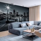 Miniatura fototapety Panorama miasta nocą z lampą we wnętrzu salonu