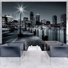 Miniatura fototapety Panorama miasta nocą z lampą we wnętrzu biura