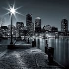 Miniatura fototapety Panorama miasta nocą z lampą