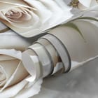 Miniatura fototapety Bukiet białych róż na tle - realne zdjęcie w rolce