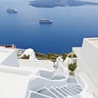 Miniatura fototapety Białe schody z widokiem na morze