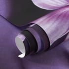 Miniatura fototapety Fioletowe orchidee na tkaninie - realne zdjęcie w rolce