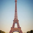 Miniatura fototapety Wieża Eiffla na tle błękitnego nieba