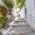 Miniatura fototapety Kamienne schody w wąskiej uliczce