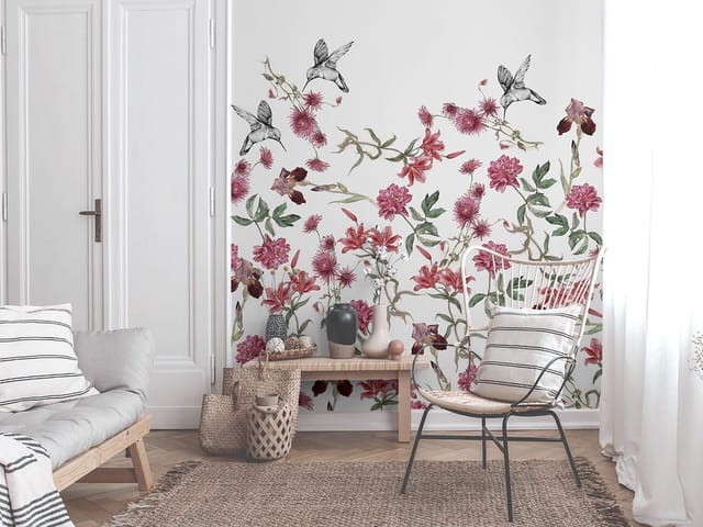 Fototapeta z różowymi i czerwonymi kwiatami oraz kolibrami na białym tle