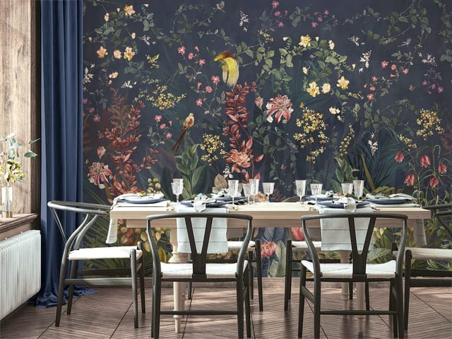 Fototapeta z kompozycją kwiatów i liści na ciemnym tle