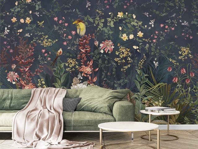 Fototapeta z kompozycją kwiatów i liści na ciemnym tle