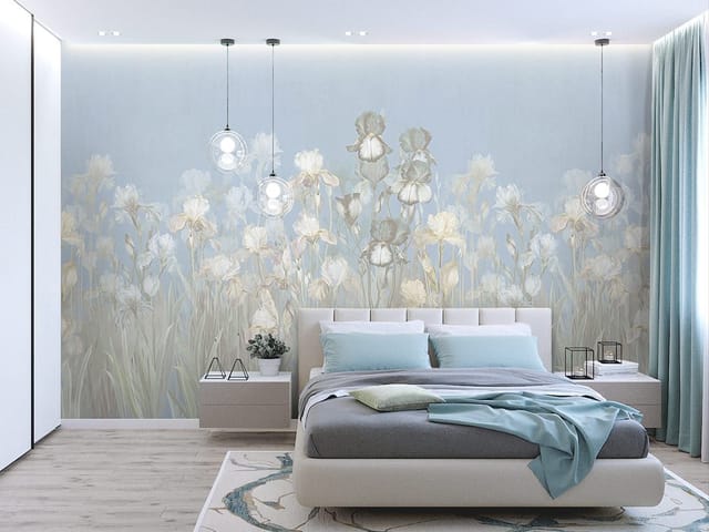 Fototapeta z polem irysów na tle jasnoniebieskiego nieba, delikatne kolory