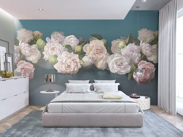 Fototapeta z bukietem białych i różowych piwonii na niebieskim tle