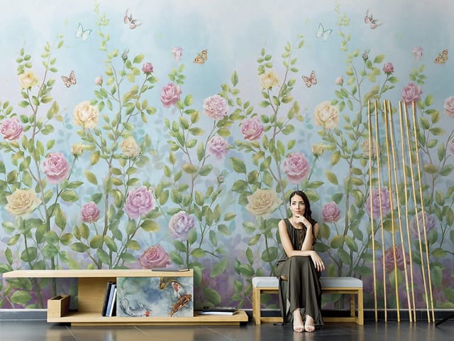 Fototapeta z różowymi i żółtymi różami na jasnoniebieskim tle