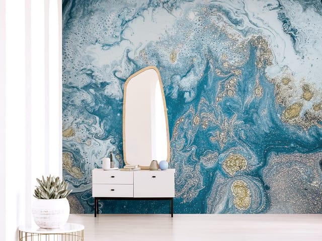 Fototapeta z abstrakcyjnymi wzorami, niebieskie tło, złote akcenty i białe smugi