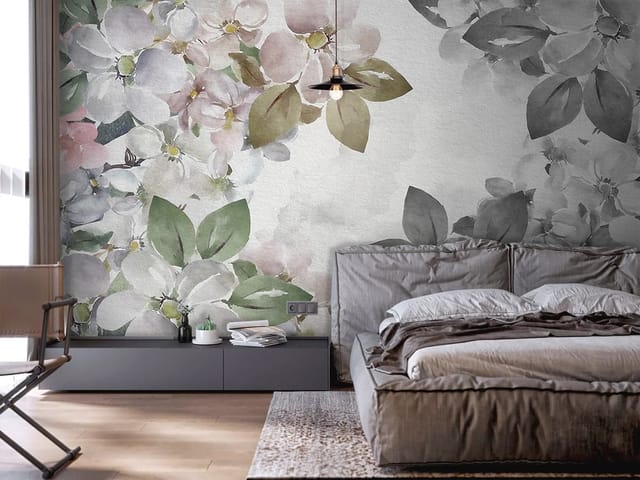 Fototapeta z kolorowymi kwiatami i zielonymi liśćmi na jasnym tle