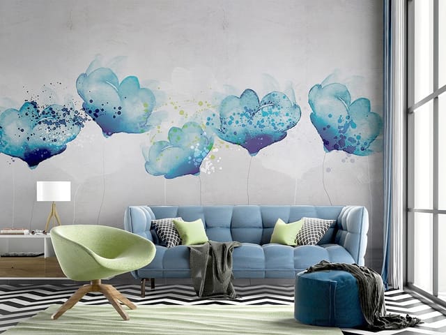 Fototapeta z dużymi niebieskimi kwiatami na szarym tle z rozmytymi konturami