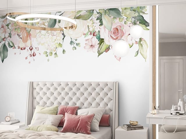 Fototapeta z różowymi i białymi kwiatami oraz zielonymi liśćmi na jasnym tle