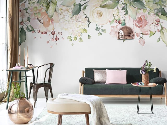 Fototapeta z różowymi i białymi kwiatami oraz zielonymi liśćmi na jasnym tle