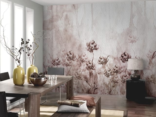 Fototapeta z delikatnymi kwiatami na akwarelowym tle w odcieniach brązu