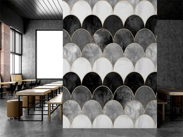 Fototapeta z wzorem łuskowym w odcieniach szarości, czerni i bieli ze złotymi obramowaniami