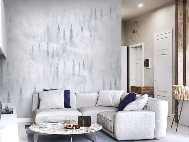 Fototapeta przedstawiająca las iglasty spowity gęstą mgłą, tworzący tajemniczy krajobraz