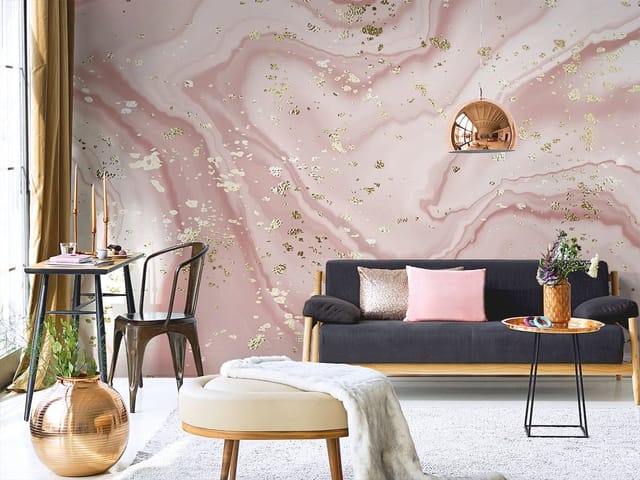 Fototapeta z abstrakcyjnymi różowymi wzorami i złotymi plamkami