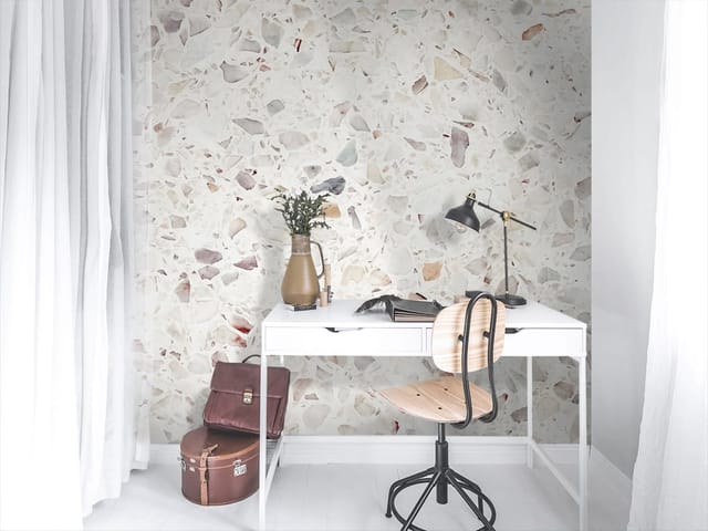 Fototapeta z wzorem terazzo i kolorowymi kamieniami na jasnym tle