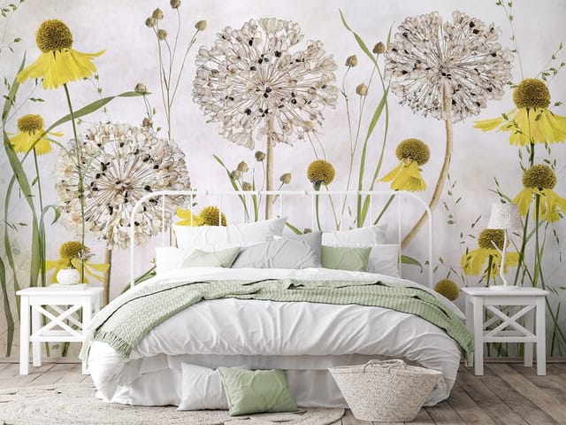 Fototapeta z dużymi dmuchawcami i żółtymi kwiatami na jasnym tle