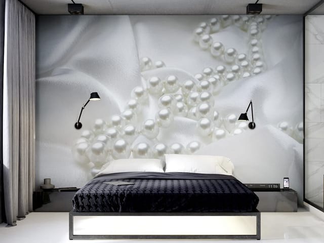 Fototapeta z perłami na białej, lekko pofałdowanej tkaninie