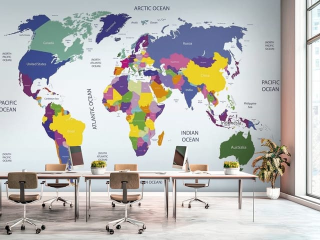 Fototapeta Kolorowa mapa świata na ścianie (mpn: FT-3773) Fototapeta Polityczne mapy – kolorowa mapa świata z kontynentami