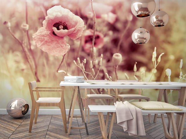 Fototapeta z dużym makiem i pastelowym tłem łąki